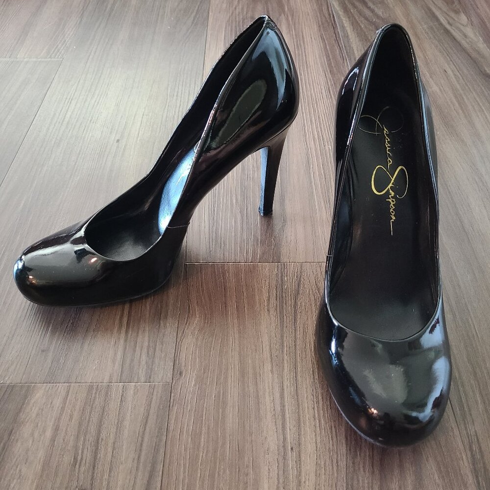 Jessica Simpson black pumps 9.5M